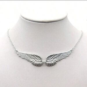 Elegant Silver Wing Necklace A1548